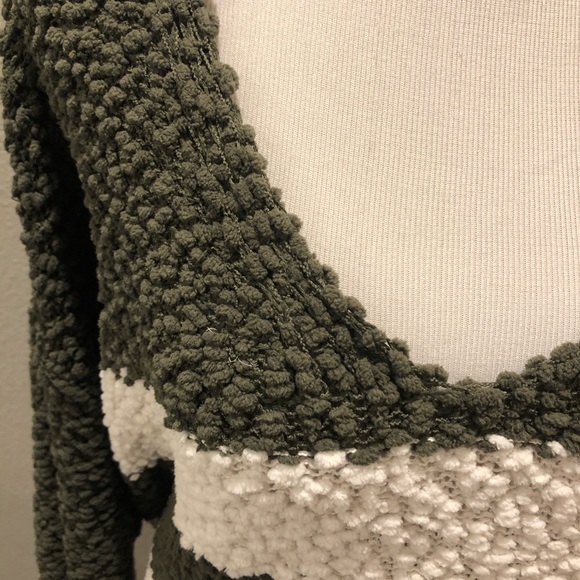 Sweater - Picture 3 of 4